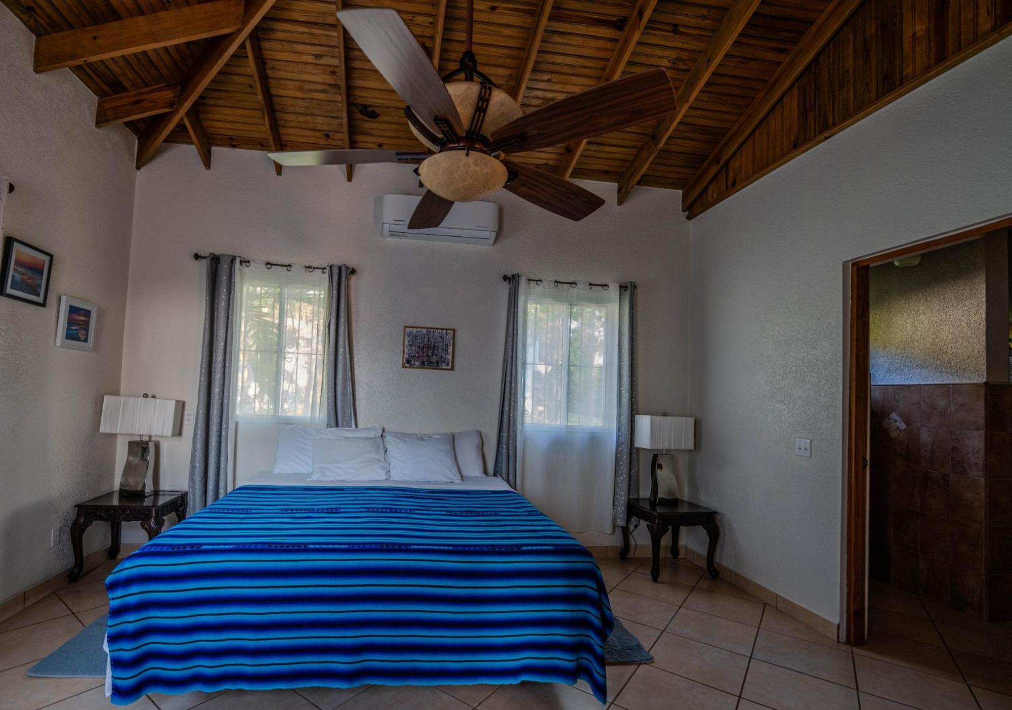 Seaside Inn Roatan Вест-Бей Екстер'єр фото